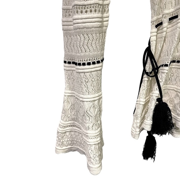 Venus White Intricately Patterned Bell Sleeve‎ Cinch Waist Blouse S - Picture 6 of 11